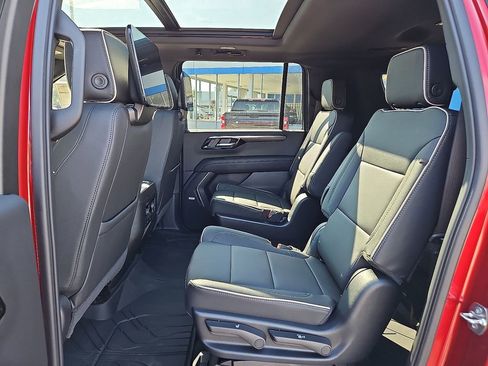 New 2025 Chevrolet Suburban Premier image 7