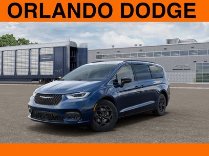 New 2025 Chrysler Pacifica Premium