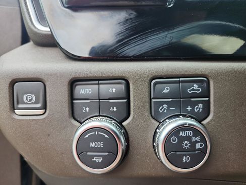 Certified 2024 GMC Sierra 1500 SLT w/ SLT Premium Package AWD/4WD image 17