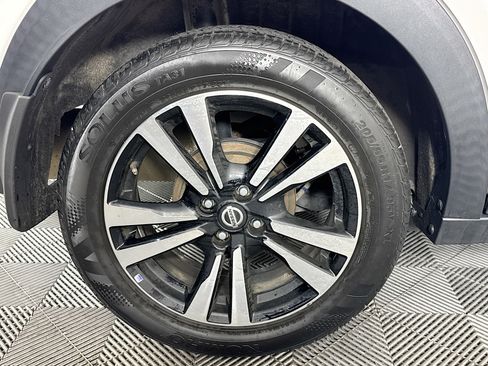 Used 2020 Nissan Kicks SV image 32