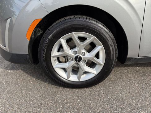 Used 2025 Kia Soul LX w/ LX Technology Package FWD image 29