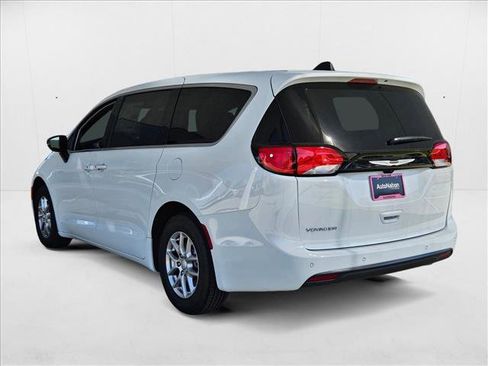 New 2025 Chrysler Voyager LX image 9