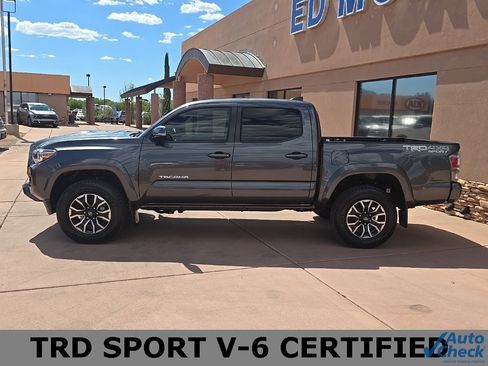 Used 2022 Toyota Tacoma TRD Sport image 3