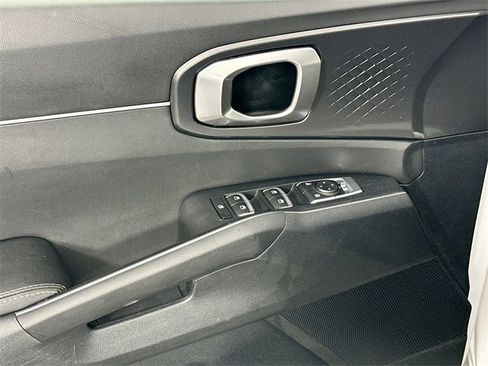 Used 2022 Kia Sorento LX image 22