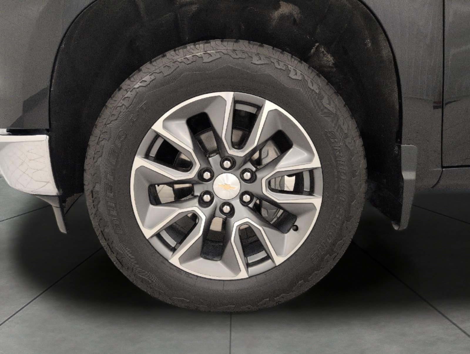 Used 2024 Chevrolet Silverado 1500 LT AWD/4WD image 3