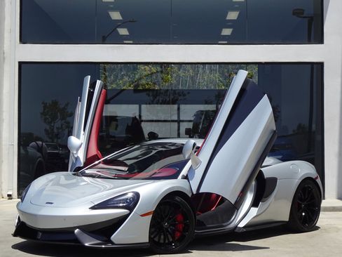 Used 2019 McLaren 570S Spider RWD image 2