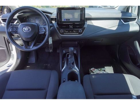 Used 2025 Toyota Corolla LE FWD image 29