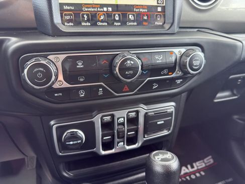 Used 2018 Jeep Wrangler Unlimited Sahara AWD/4WD image 23