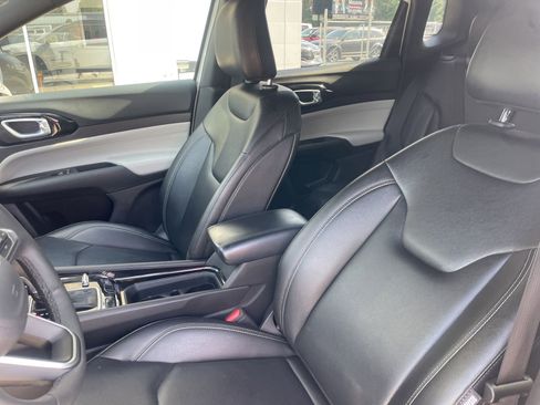 Used 2025 Jeep Compass Limited AWD/4WD image 8