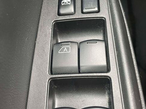Used 2018 Nissan Versa SV FWD image 27
