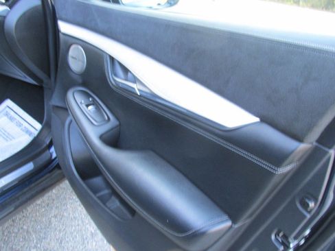 Used 2018 Land Rover Range Rover Velar S image 36
