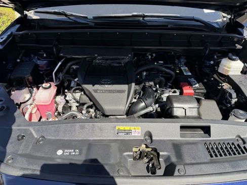 Used 2023 Toyota Highlander XLE image 27