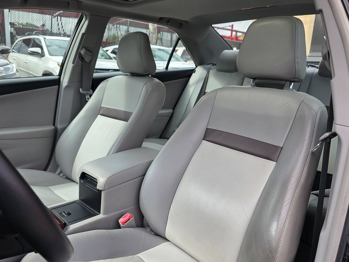 Used 2012 Toyota Camry XLE w/ Leather Pkg FWD image 25