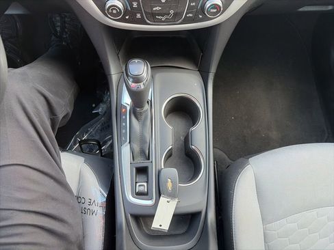 Used 2018 Chevrolet Equinox LS image 18