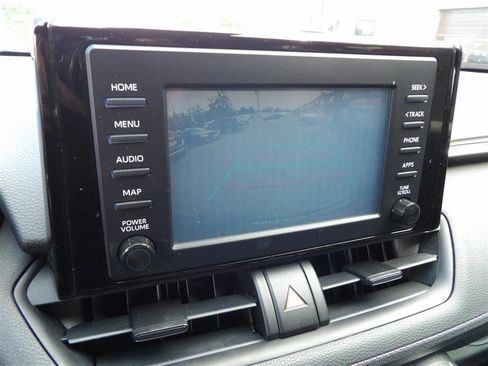 Used 2019 Toyota RAV4 LE image 17