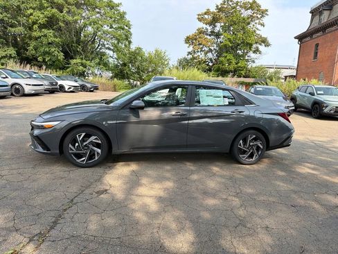 New 2026 Hyundai Elantra Limited FWD image 4