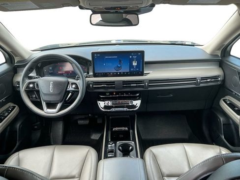 Certified 2025 Lincoln Corsair FWD image 17