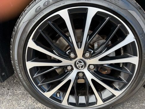 Used 2018 Toyota Camry SE w/ Moonroof Package image 10