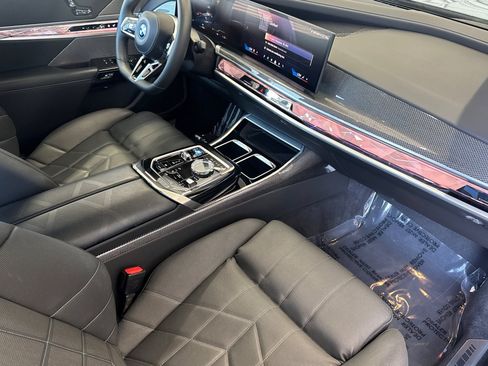 Used 2023 BMW i7 xDrive60 AWD/4WD image 34