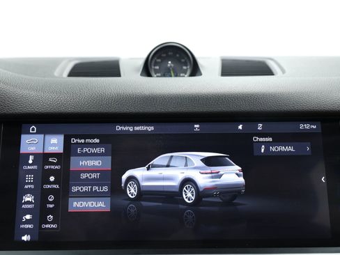 Used 2019 Porsche Cayenne E-Hybrid Sport Utility 4D image 32