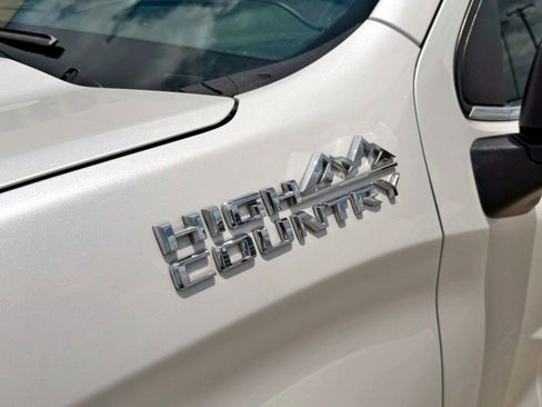 Used 2019 Chevrolet Silverado 1500 High Country w/ Technology Package AWD/4WD image 12