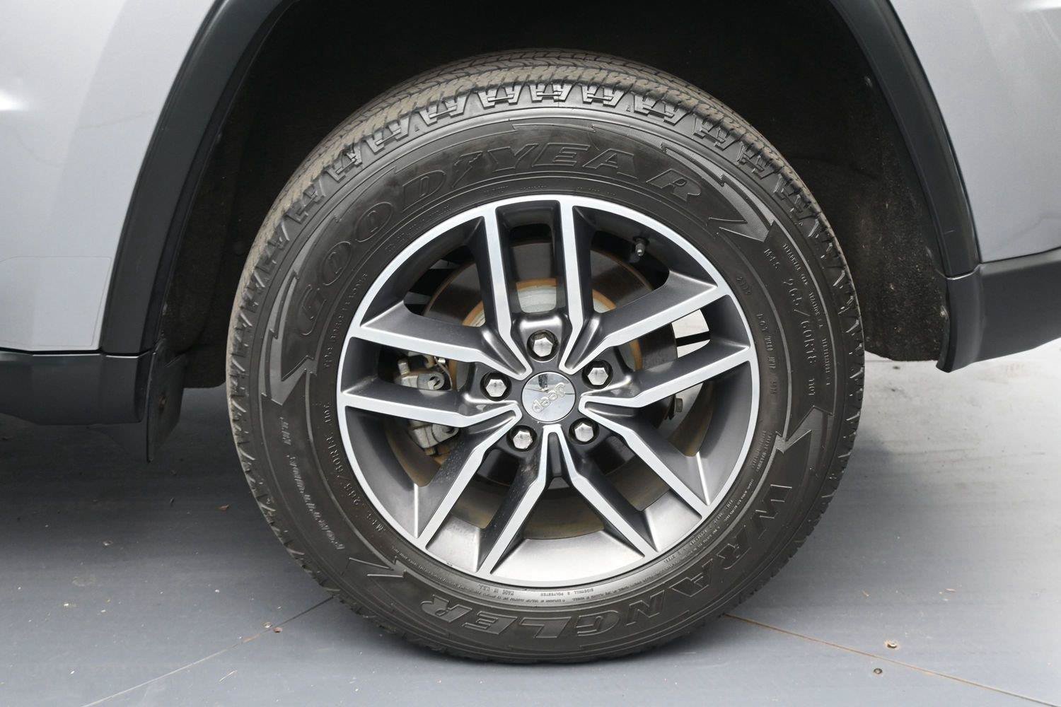 Used 2018 Jeep Grand Cherokee Limited AWD/4WD image 11