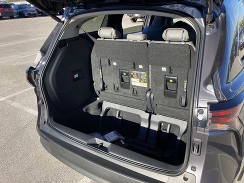 Certified 2025 Toyota Sienna XLE w/ XLE Plus Package image 22