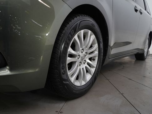 Used 2012 Toyota Sienna XLE image 24