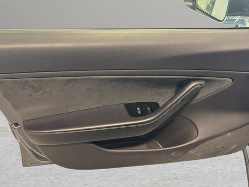 Used 2019 Tesla Model 3 Standard Range Plus image 9