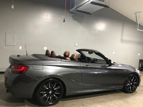 Used 2015 BMW M235i Convertible image 5