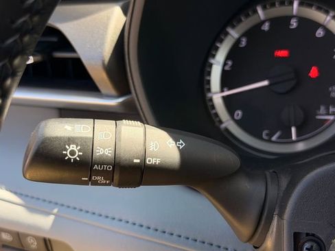 Used 2023 Toyota Highlander LE AWD/4WD image 18
