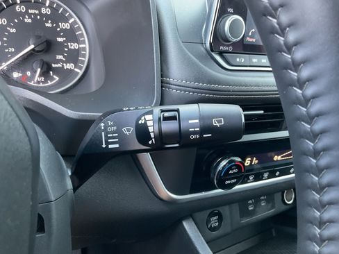 Used 2025 Nissan Rogue SV FWD image 32