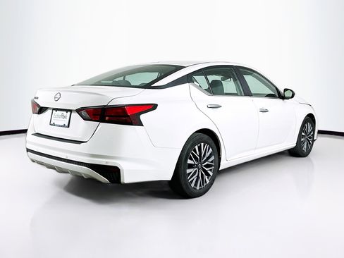 Used 2025 Nissan Altima 2.5 SV image 9