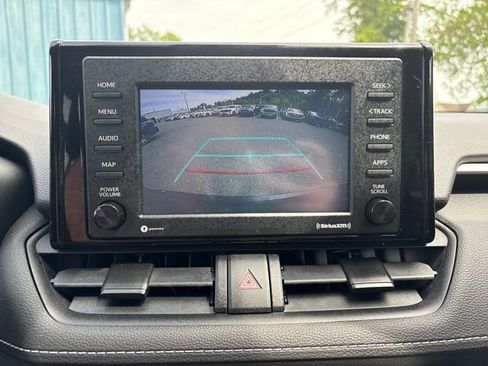 Used 2021 Toyota RAV4 LE AWD/4WD image 16