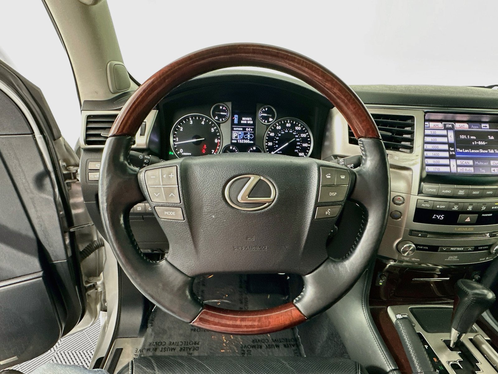 Used 2013 Lexus LX 570 4WD w/ Luxury Pkg image 11