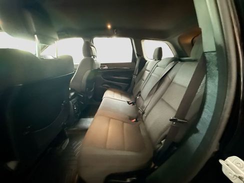 Used 2019 Jeep Grand Cherokee Laredo AWD/4WD image 24
