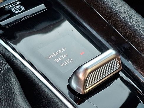 Used 2024 Jeep Compass Latitude image 23