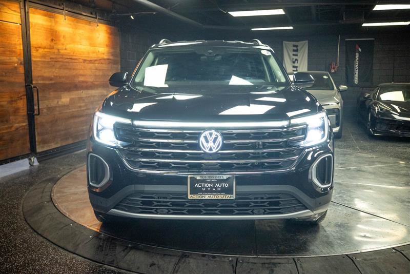 Used 2025 Volkswagen Atlas SE AWD/4WD image 4