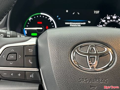 Certified 2026 Toyota Sienna XLE FWD image 23