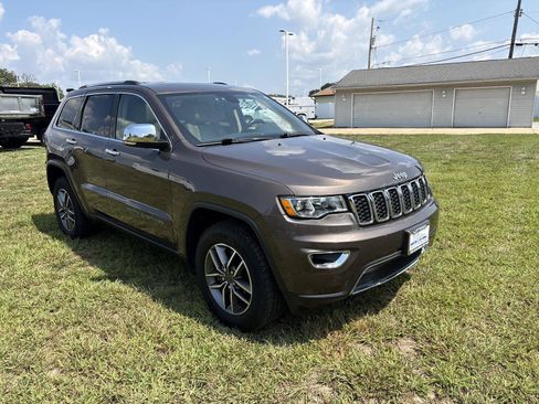 Used 2021 Jeep Grand Cherokee Limited AWD/4WD image 3