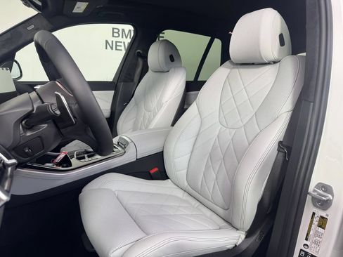 New 2026 BMW X5 xDrive40i w/ M Sport Package AWD/4WD image 12