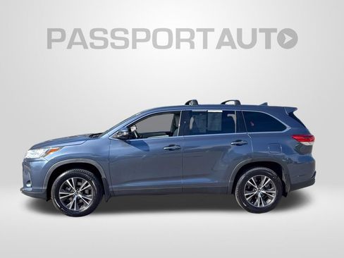 Used 2019 Toyota Highlander Plus AWD/4WD image 2