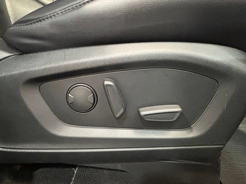 Used 2022 Ford Explorer XLT w/ Equipment Group 202A AWD/4WD image 35