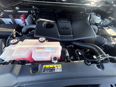 Used 2022 Toyota Tundra SR5 w/ SR5 Convenience Package image 23