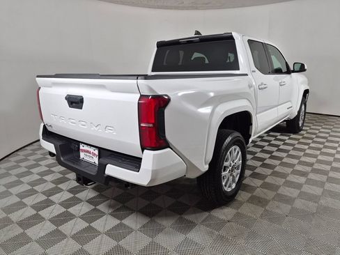 Used 2025 Toyota Tacoma SR5 AWD/4WD image 3