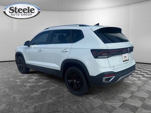 New 2026 Volkswagen Taos SE FWD image 3