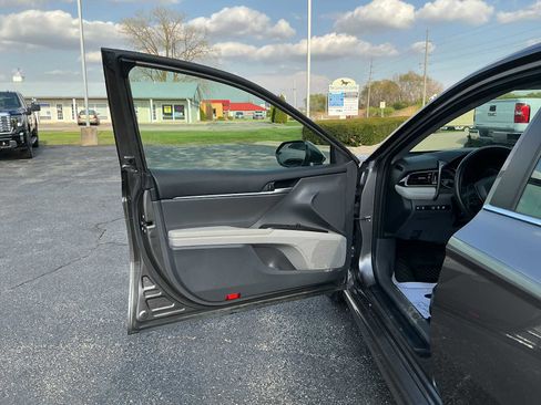 Used 2024 Toyota Camry SE w/ Cold Weather Package image 19