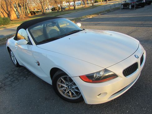 Used 2004 BMW Z4 2.5i image 11