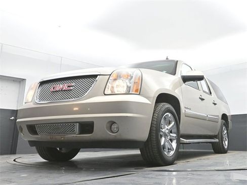 Used 2013 GMC Yukon XL Denali image 47