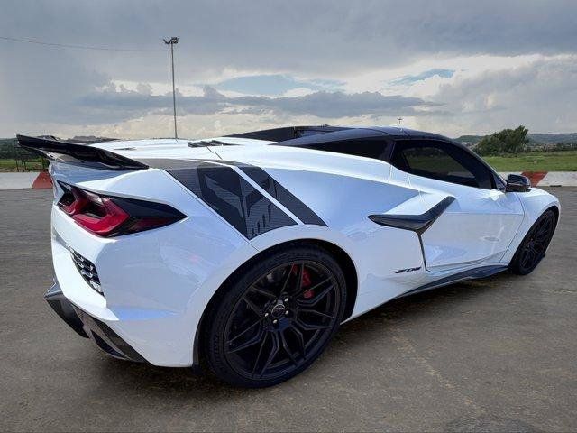 Used 2024 Chevrolet Corvette Z06 RWD image 3